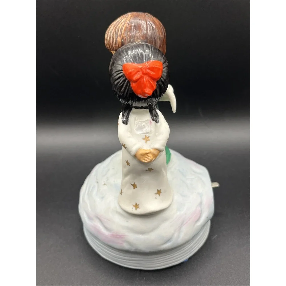 Vintage 1975 Gorman Moppets Kissing‎ Angels Music Box White Christmas Ceramic